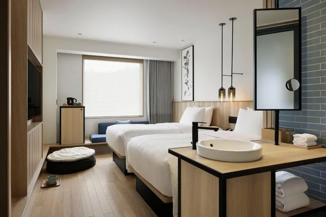 غرفة بسريرين منفصلين يُسمح فيها بالحيوانات الأليفة، Fairfield by Marriott Kyoto Minamiyamashiro 2/2