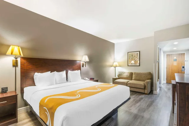 غرفة بسرير كينج، Quality Inn Conference Center At Citrus Hills 3/5