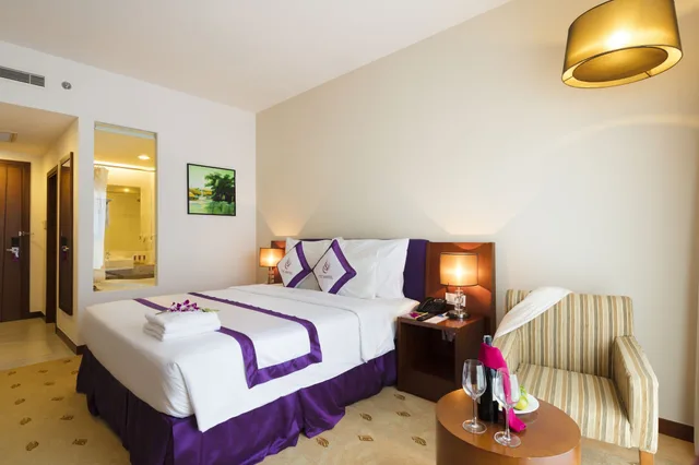 غرفة ديلوكس بسرير كينج بإطلالة جزئية على البحر، TTC Hotel - Michelia 2/10