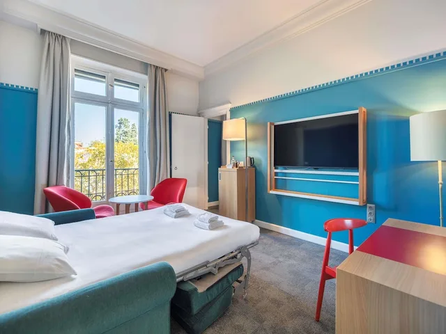 Superior, 1 Double and 1 Single Bed, Mercure Lyon Centre Chateau Perrache 1/6