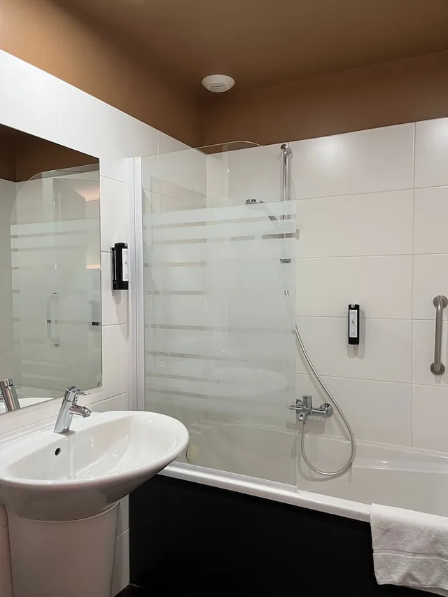 1 Bedroom, Triple, 1 Double and 1 Single Bed, Hotel Le Renard 8/10