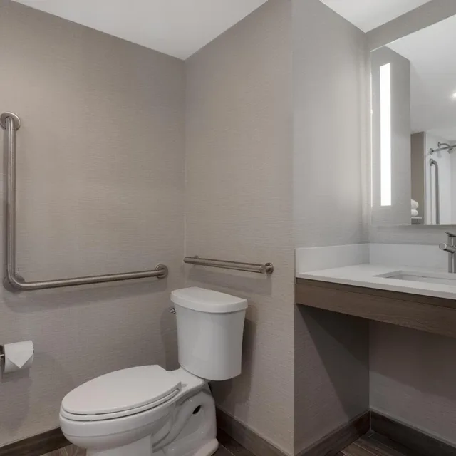 جناح استوديو بسرير كينج وسرير كوين بحوض استحمام لذوي الإعاقة، Home2 Suites by Hilton Kingston 7/9