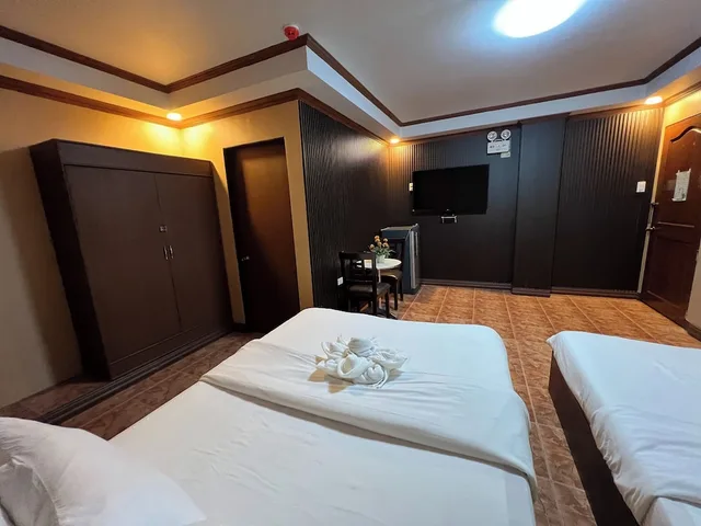 Family, Queen Bed, Rossa Hotel 2/10