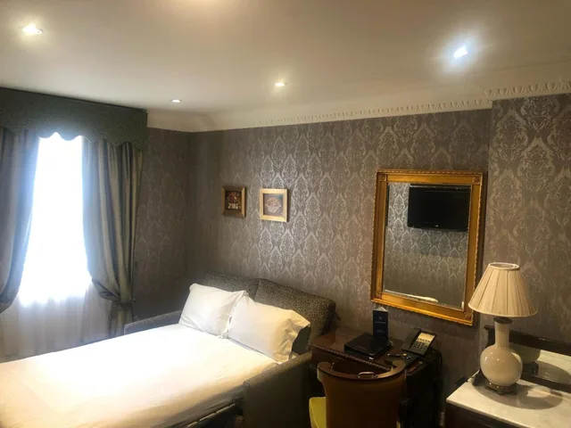 جناح بغرفتي نوم، The Leonard Hotel 6/8