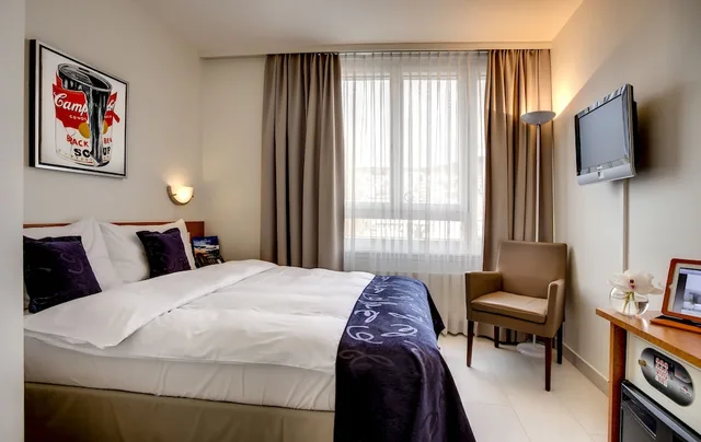 غرفة كومفورت بسريرين منفصلين بإطلالة على البحيرة، Hotel Beaulac 2/3