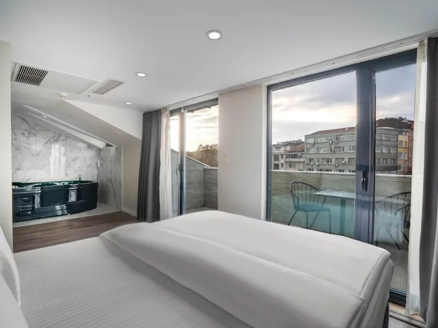 غرفة بسرير كوين بشرفة، Actuel Life Hotel 4/10