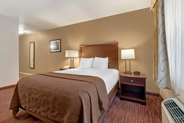 غرفة، Best Western Plus Concord Inn 1/6