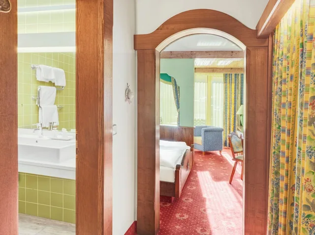 غرفة بسرير كوين، Genuss- und Vitalhotel Moisl 5/5