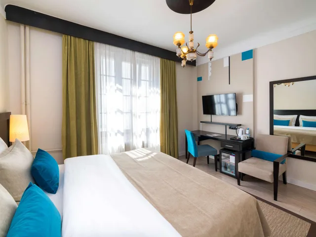 Standard, Double Bed, Mercure Belgrade Excelsior 1/6