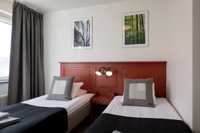 غرفة قياسية بسريرين منفصلين، Hotel Bishops Arms Mora 3/8