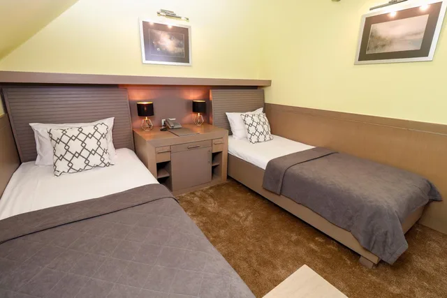 غرفة بسرير مزدوج أو سريرين منفصلين بإطلالة على النهر، Garni Hotel Leopold I 2/6