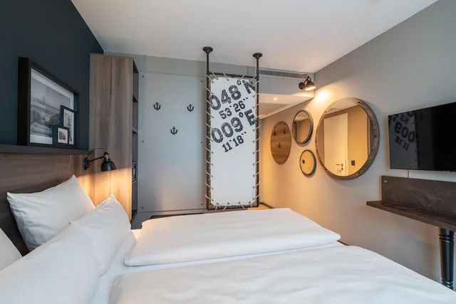غرفة قياسية بسرير كوين في طابق مرتفع، HARBR. hotel Ludwigsburg 8/10