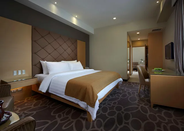 استوديو بريميير، Berjaya Makati Hotel 2/3