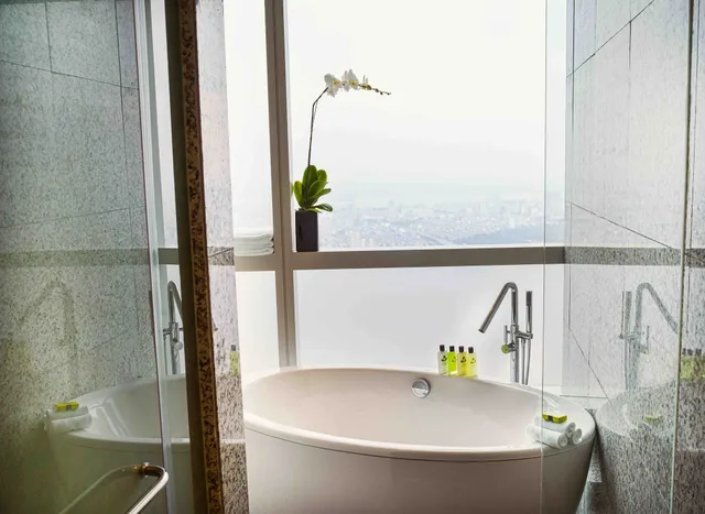 جناح جونيور بسرير كينج مع دخول صالة النادي، Intercontinental Hanoi Landmark 2/2