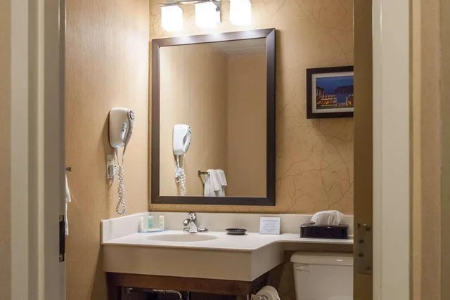 جناح بسرير كوين، Quality Hotel & Suites Gander 4/4
