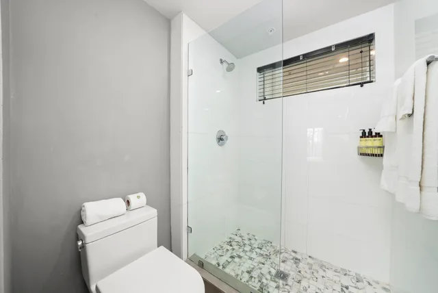 غرفة بسرير مزدوج بشرفة، Riviera Suites South Beach 10/10
