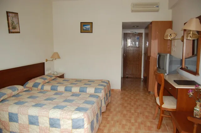 غرفة ثلاثية بسرير فردي، M. Moniatis Hotel 6/10