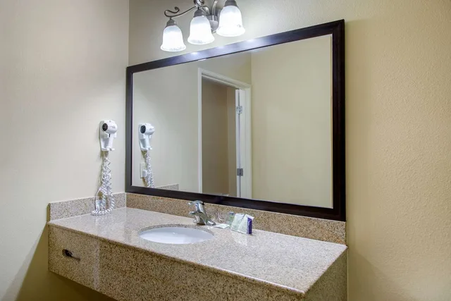 Suite, 2 Queen Beds, Sleep Inn & Suites Bakersfield North 4/5