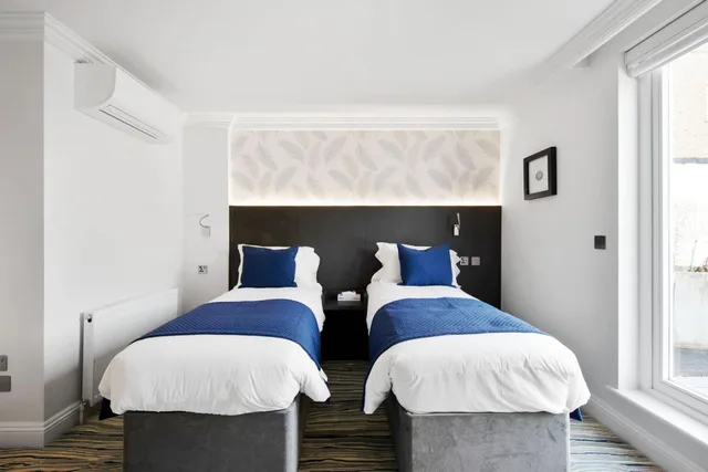 غرفة سوبيريور مفردة، Commodore Hotel London 9/18