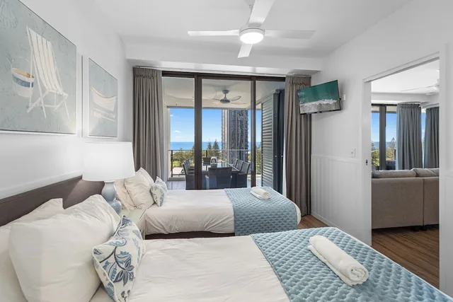 شقة تنفيذية بسرير كوين وسريرين منفصلين بإطلالة على البحر بغرفتي نوم، Ultra Broadbeach 1/2