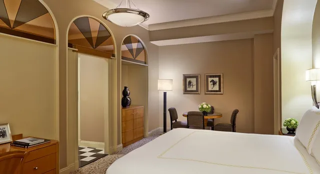 جناح جونيور، The Savoy Hotel 5/9