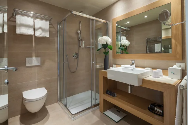 غرفة حصرية بسرير كينج بإطلالة على الحديقة، Kurhaus Cademario – Adult Only 4/6