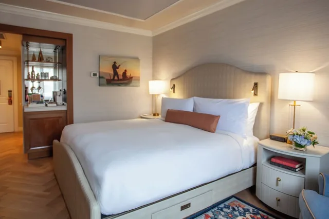 Classic, Queen Bed, Town View, City View، Delamar Greenwich Harbor 2/6