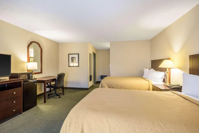 غرفة بسريرين مزدوجين لذوي الإعاقة، Quality Inn Heber Springs, AR 1/2