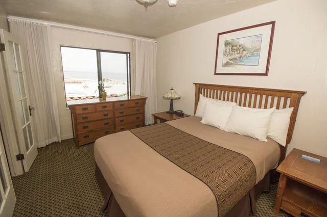 2 Bedrooms, Bunk Beds, Queen Bed, Ocean View, Capitola Venetian Hotel 1/2