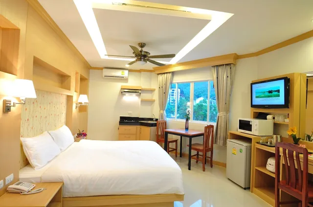 Standard, King Bed, Kitchenette, Green Harbor Hotel And Service Apartment 3/10