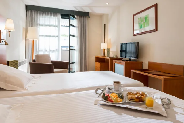 غرفة رباعية بسرير فردي، Exe Gran Hotel Almenar 3/5