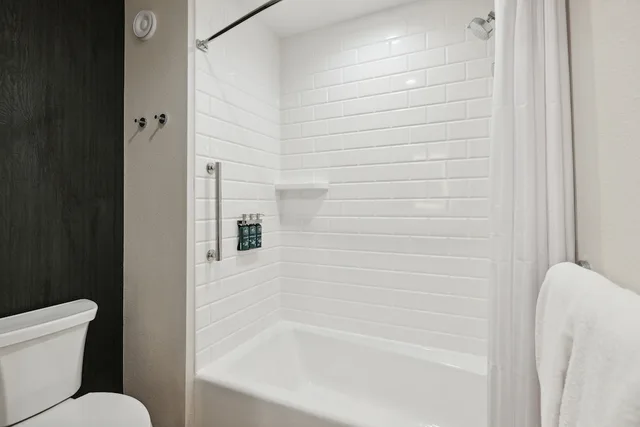 Room, King Bed, Murphy Bed, Balcony، Dollywoods HeartSong Lodge & Resort 8/9