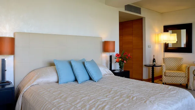 غرفة عائلية بسرير كينج وسريرين منفصلين بإطلالة على المدينة، Plaza Resort Hotel 2/8
