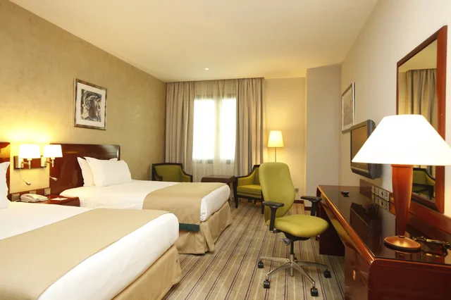 غرفة قياسية بسريرين منفصلين بإطلالة على المدينة، هوليداي إن - العليا(Holiday Inn Olaya) 7/9