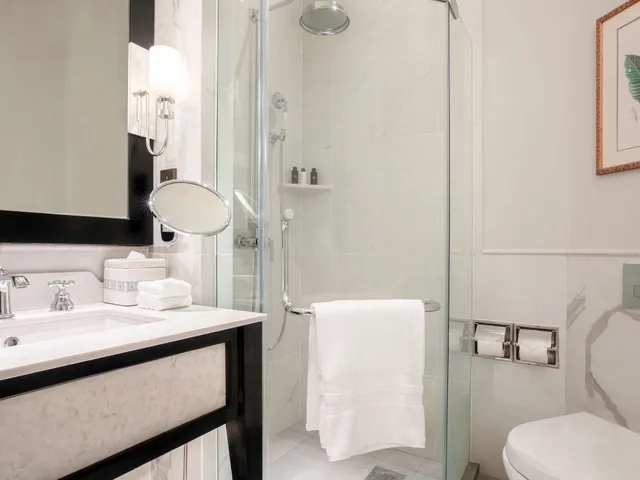 Colonial, Suite, King Bed, Raffles Hotel Le Royal 10/10