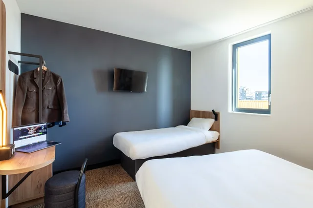 غرفة ثلاثية بسرير مزدوج وسرير فردي، B&B Hotel Bordeaux Bassins a Flot 3/7