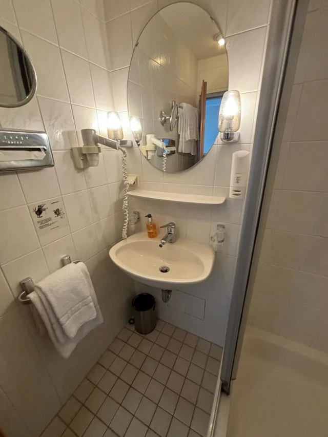 غرفة ثلاثية بسرير كينج بإطلالة، Hotel Schlangenbader Hof 7/7