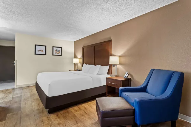 غرفة بسرير كينج لذوي الإعاقة، Comfort Inn Santa Rosa on Route 66 1/7