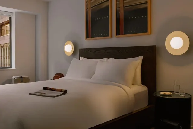جناح سيغنتشر بسرير كينج مع أريكة بمنطقة جلوس بمطبخ، The Arlo Hotel, BW Signature Collection 2/4