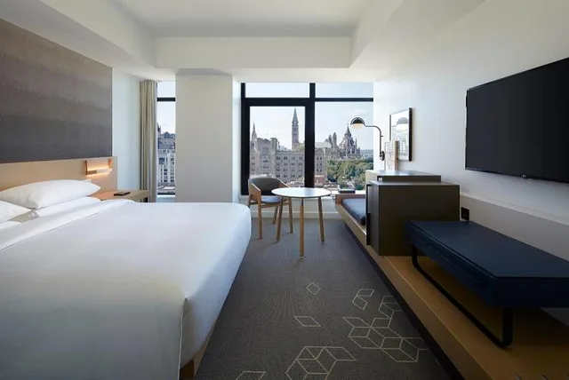غرفة بسرير كينج بإطلالة لذوي الإعاقة، Andaz Ottawa Byward Market A Concept By Hyatt 1/4