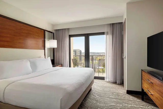 جناح بسرير كينج بشرفة بغرفتين، Embassy Suites Chattanooga / Hamilton Place 2/4