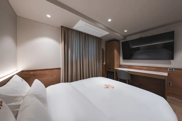 غرفة قياسية بسرير مزدوج، Gridt Hotel and Home Gyeongju 4/10