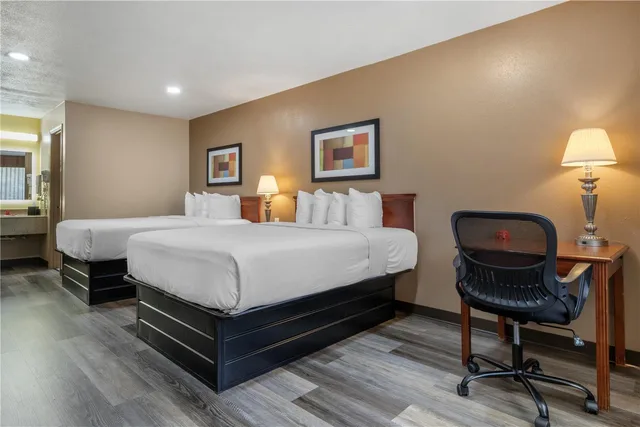 غرفة بسريرين كوين للمدخنين، Surestay Plus Hotel By Best Western Poteau 3/4