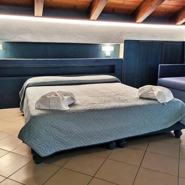 جناح جونيور، Hotel La Plage 5/9