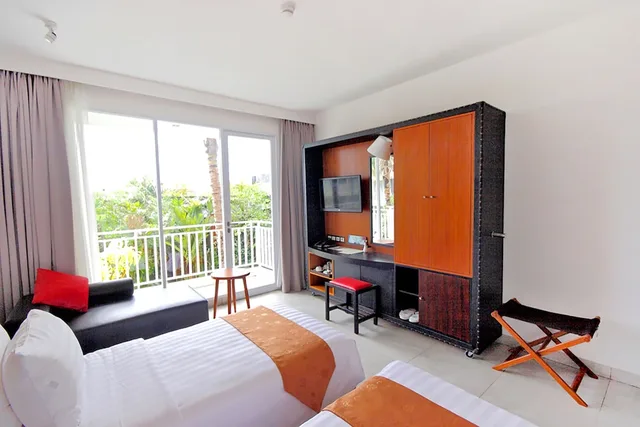 غرفة ديلوكس بسريرين منفصلين بإطلالة على المسبح، THE 1O1 Bali Fontana Seminyak 4/8