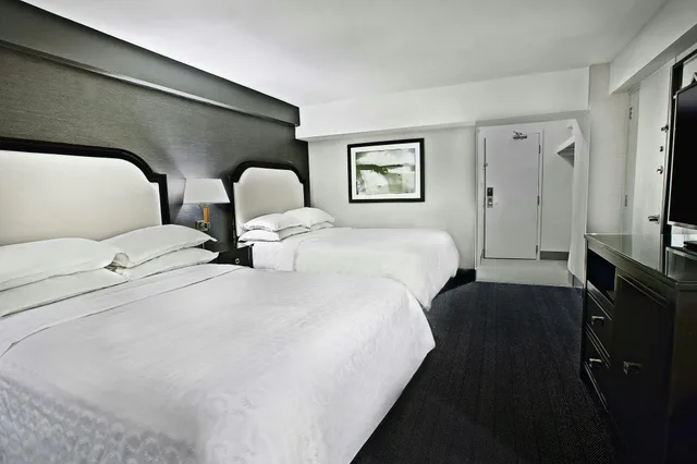 room, 2 queen beds, Sheraton Fallsview Hotel 1/3
