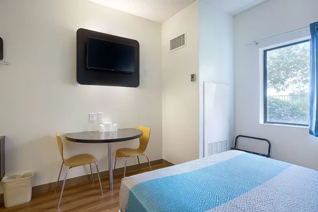 غرفة قياسية بسرير كوين لذوي الإعاقة، Motel6 Page, AZ 8/10