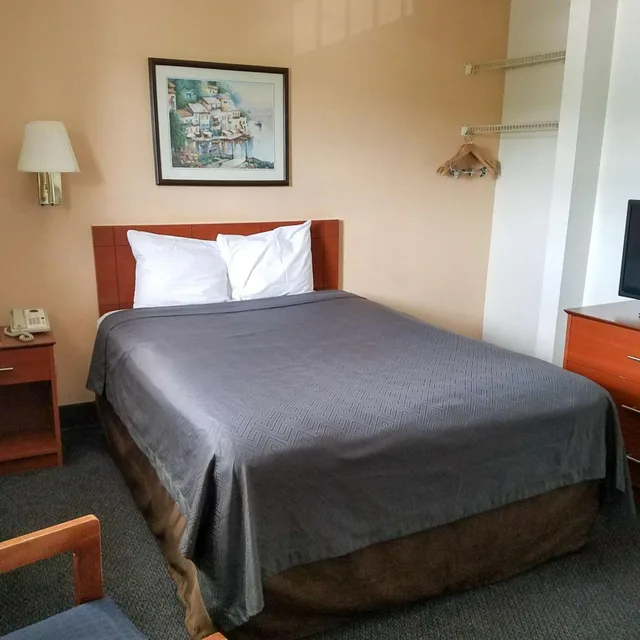 غرفة بسرير كوين للمدخنين، Motel6 Fayetteville, NC - Fort Liberty Area 2/10