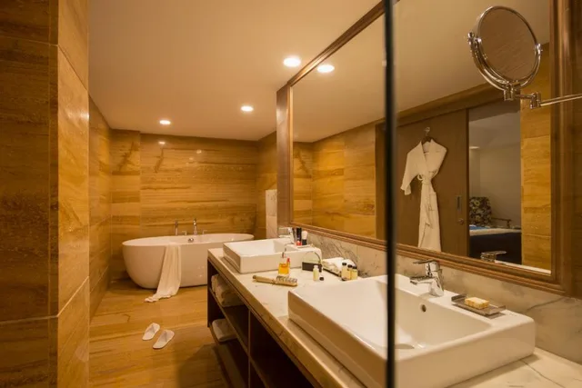 Suite, Valley View, Bathtub، Mosaic Mussoorie 2/2
