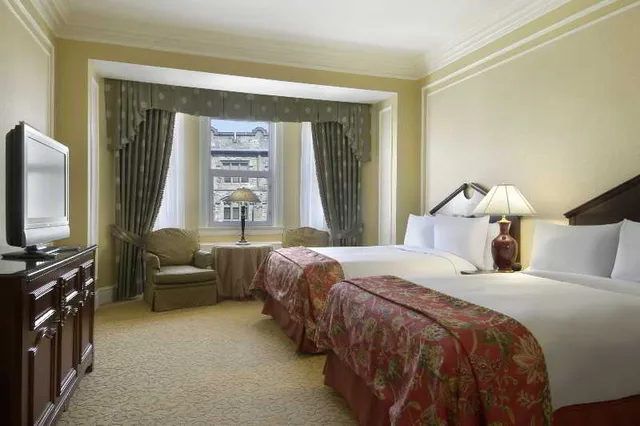 غرفة قياسية بسرير مزدوج، Fairmont Chateau Laurier 2/2